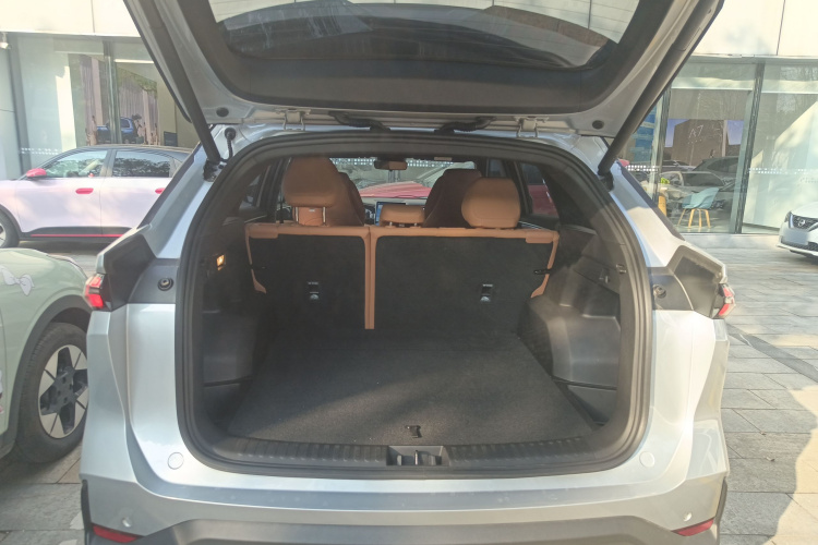 吉利银河 银河L7 2025款 EM-i 115km 探索+版机舱底盘23