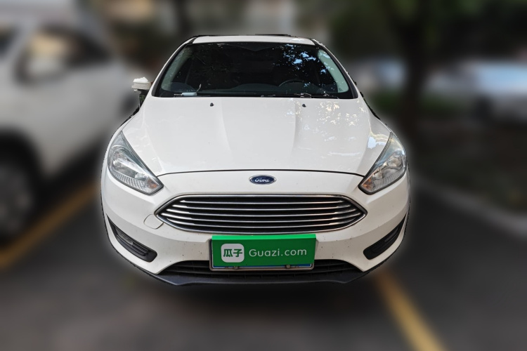 福特 福克斯 2018款 三厢经典 1.6L 自动风尚型智行版车身外观2