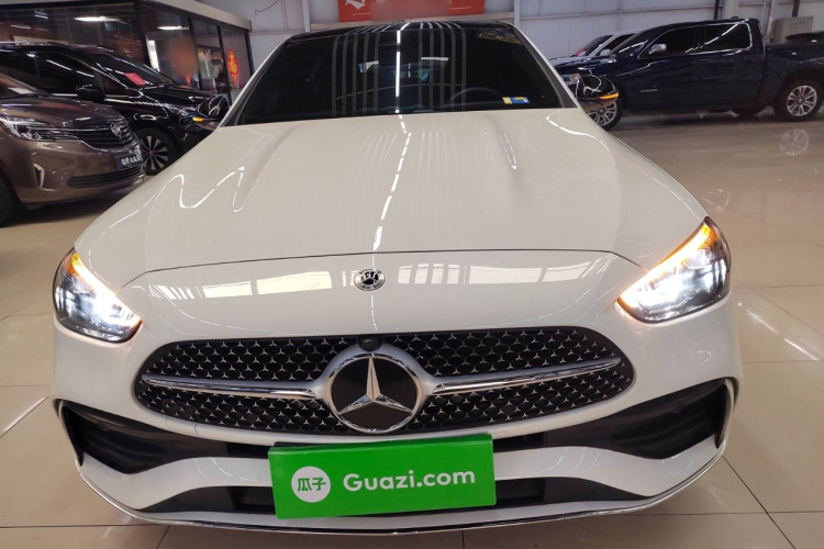 奔驰C级 2024款 改款 C 260 L 运动版车身外观2