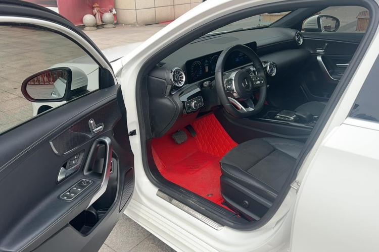 奔驰A级 2021款 A 200 L 运动轿车时尚型中控内饰7002