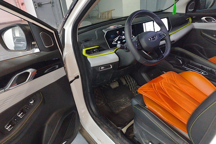 吉利汽车 2023款 缤越COOL 1.5TD DCT冠军版中控内饰7003