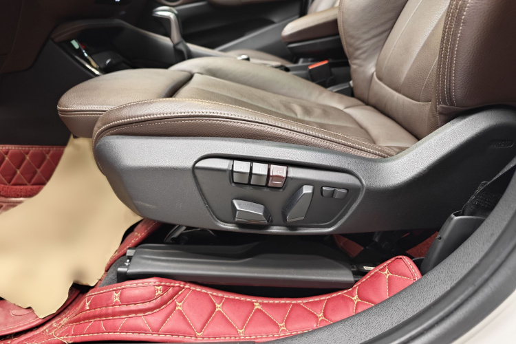 宝马X1 2018款 sDrive18Li 尊享型中控内饰7012