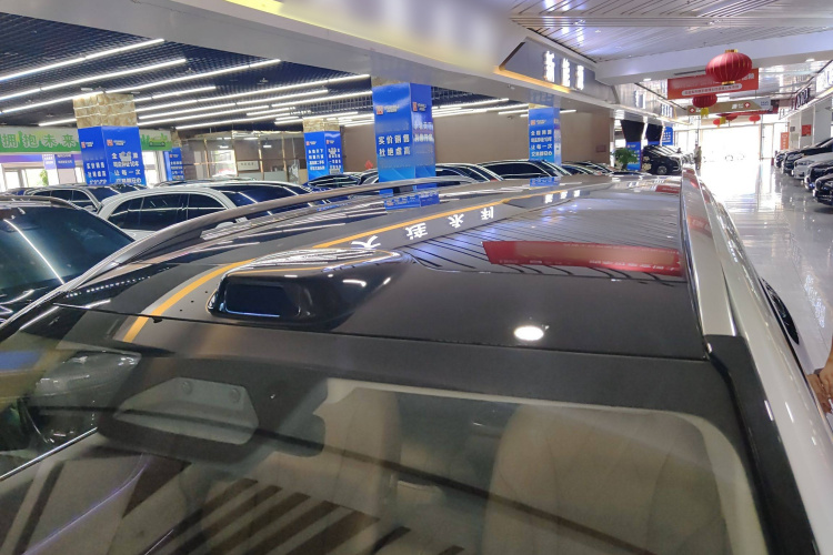 鸿蒙智行 问界M9 2024款 增程 Max版 42kWh 5座版车身外观57