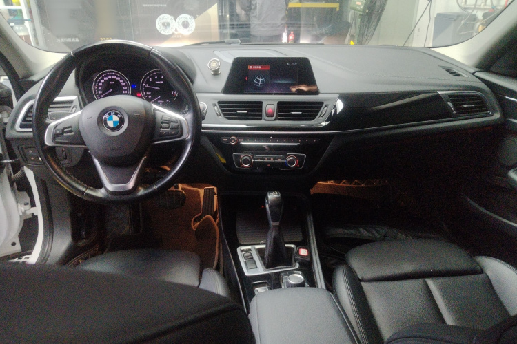 宝马1系 2017款 118i 运动型中控内饰7002