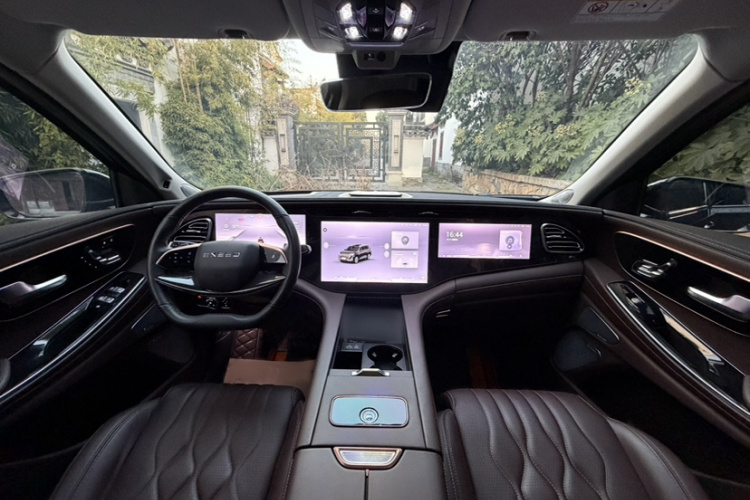 星途揽月 2023款 400T 四驱星尊版 6座中控内饰7003