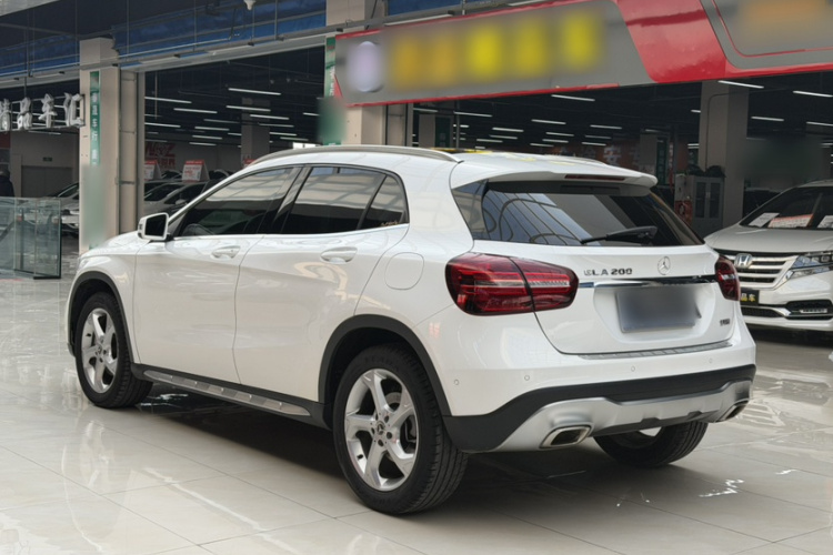 奔驰GLA 2019款 GLA 200 动感型车身外观6002