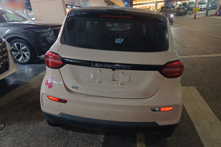 零跑汽车 零跑T03 2021款 400豪华Pro版车身外观6