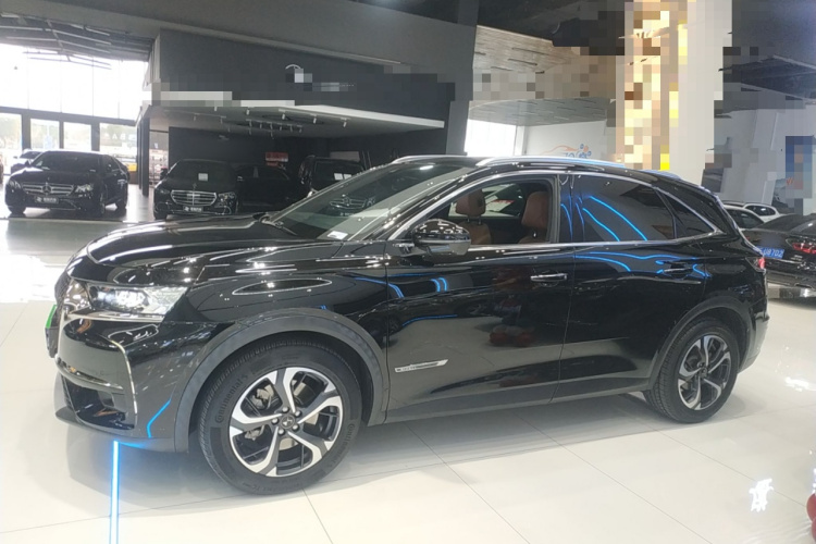 DS 7 2018款 45THP 里沃利先锐版车身外观4