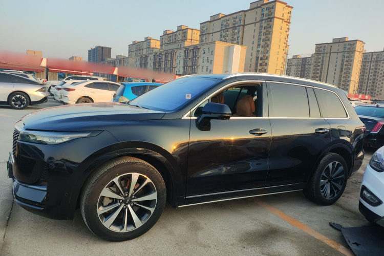 理想汽车 理想ONE 2021款 增程6座版车身外观4