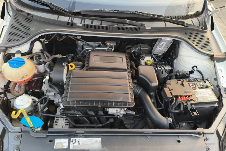 大众 桑塔纳 2021款 1.5L 自动风尚版机舱底盘24