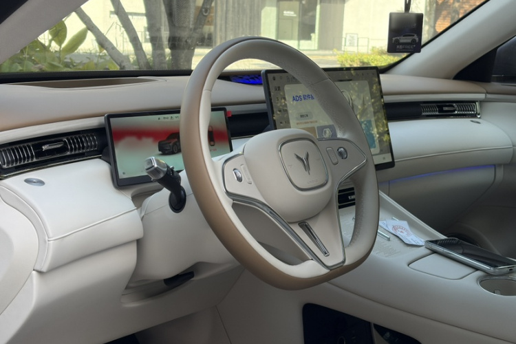 岚图汽车 岚图FREE 2025款 FREE+ 四驱乾崑版局部细节13