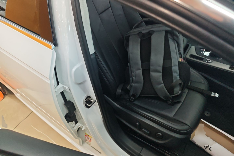 奥迪A4L 2019款 40 TFSI 进取型 国VI局部细节41