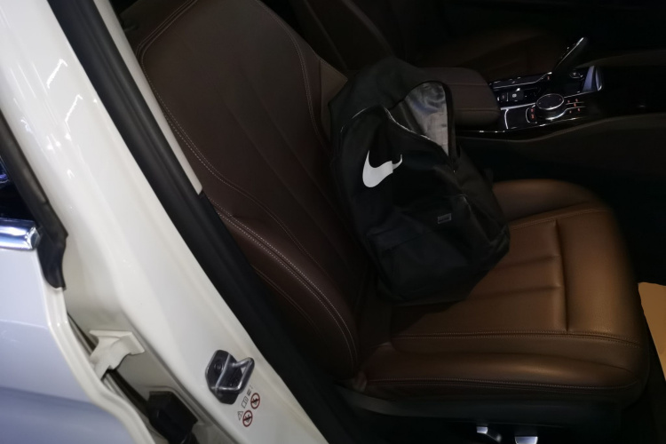 宝马5系 2019款 525Li 豪华套装局部细节41