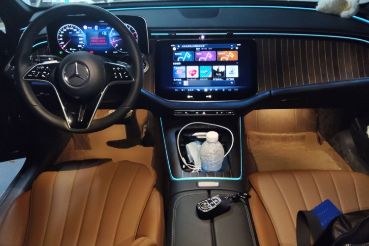 奔驰E级 2025款 E 300 L 时尚型中控内饰12