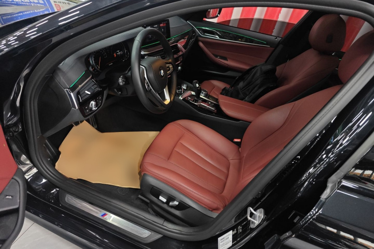 宝马5系 2018款 改款 530Li 领先型 M运动套装中控内饰20