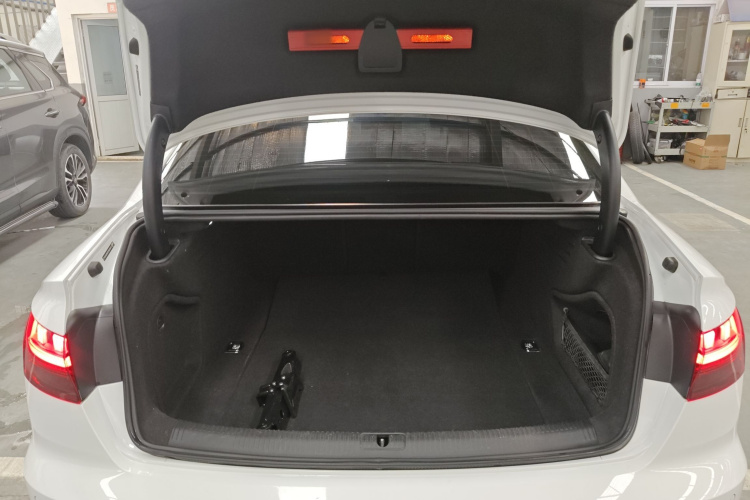 奥迪A4L 2023款 40 TFSI 时尚动感型机舱底盘23