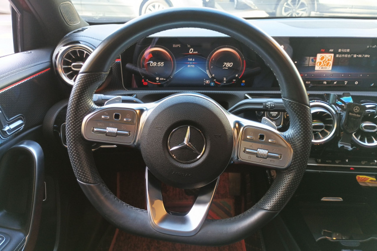 奔驰A级 2020款 改款 A 200 L 运动轿车时尚型中控内饰13