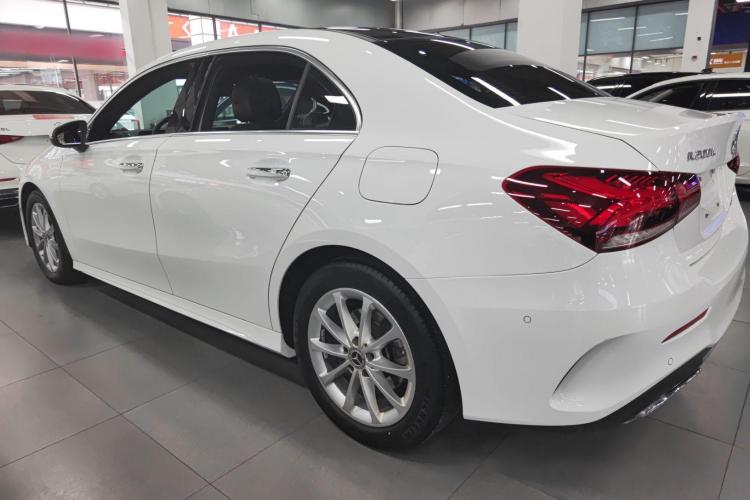 奔驰A级 2022款 A 200 L 运动轿车时尚型车身外观6005