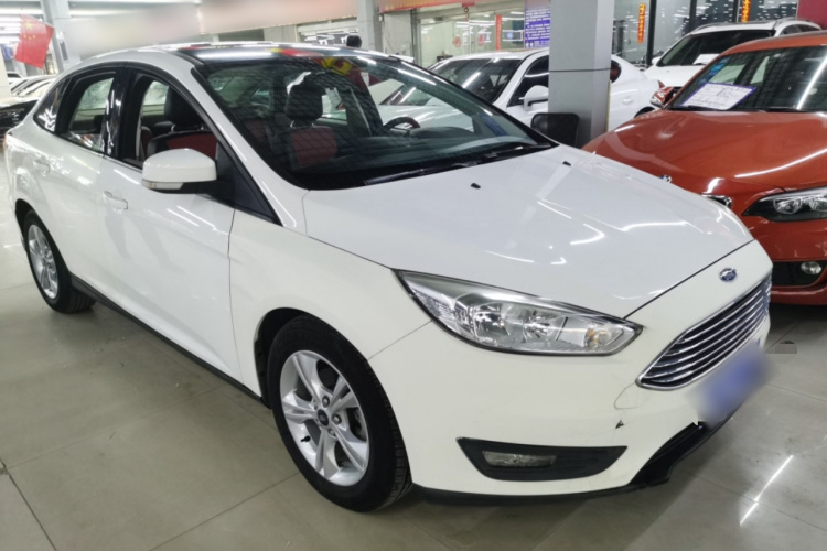 福特 福克斯 2017款 三厢 1.6L 自动舒适型智行版车身外观3