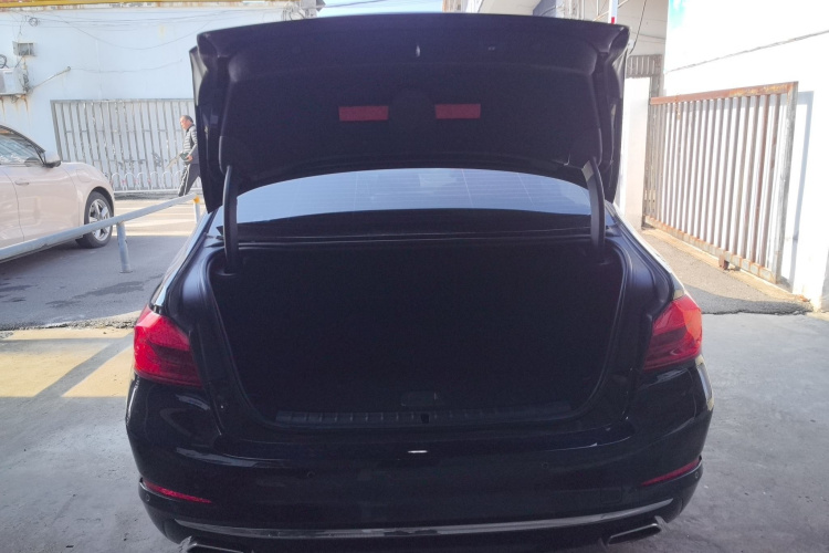 宝马5系新能源 2020款 里程升级版 530Le 豪华套装机舱底盘23