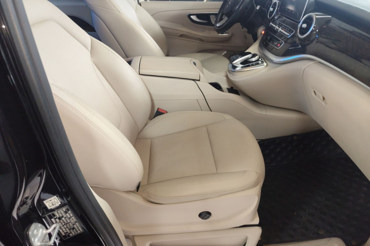 奔驰V级 2018款 V 260 L 尊贵加长版 国VI局部细节41