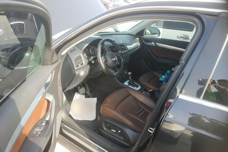 奥迪Q3 2017款 35 TFSI quattro 全时四驱风尚型中控内饰7003