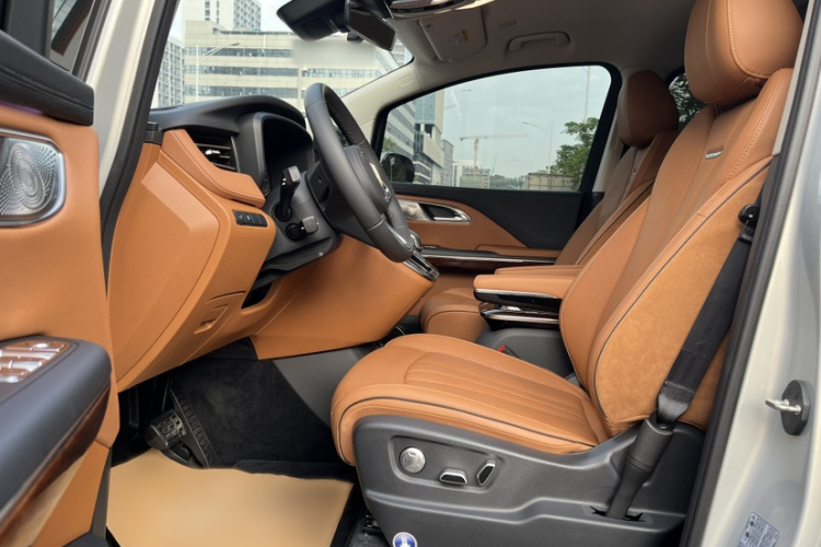 红旗HQ9 2023款 2.0T 智联旗享版局部细节19