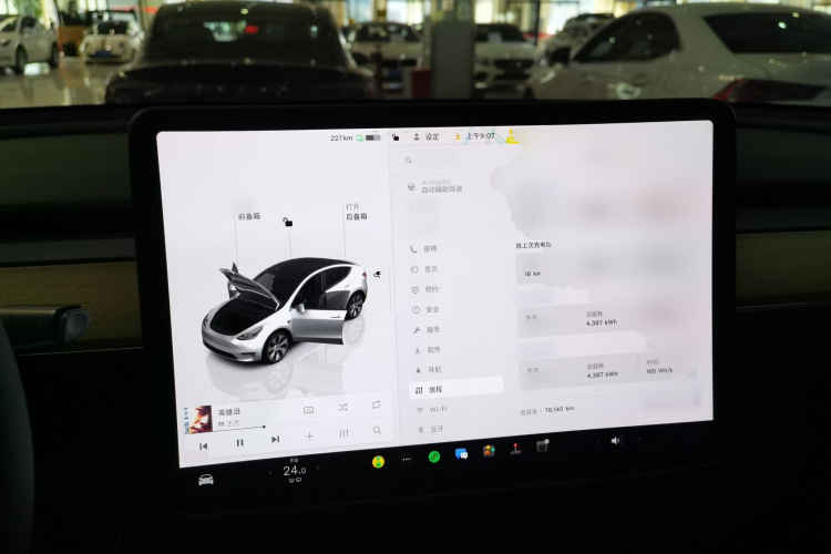 特斯拉 Model Y 2022款 改款 后轮驱动版中控内饰12