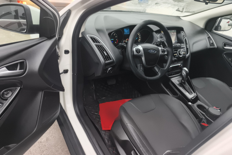 福特 福克斯 2012款 三厢 1.6L 自动风尚型中控内饰20