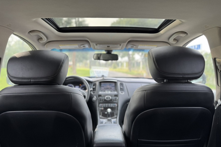 英菲尼迪QX50 2015款 2.5L 舒适版中控内饰7011