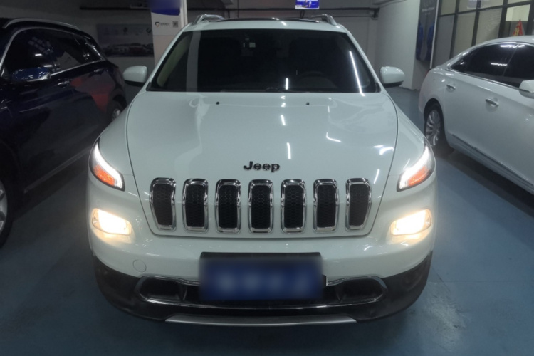 Jeep 自由光 2017款 2.0L 优越版车身外观2