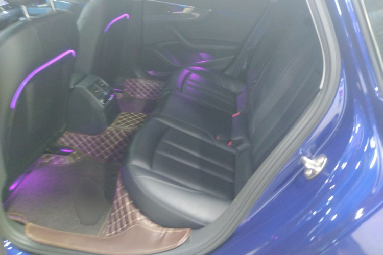 奥迪A4L 2018款 30周年年型 40 TFSI 进取型中控内饰21