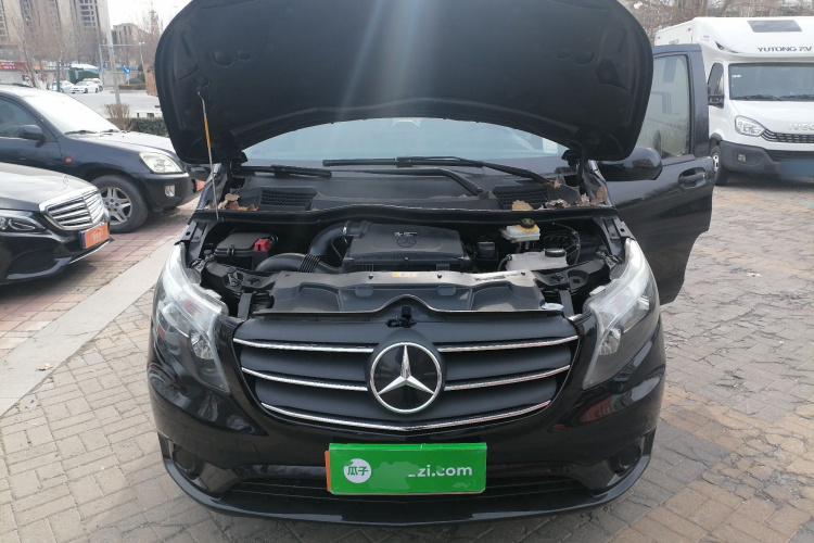 奔驰 威霆 2021款 2.0T 精英版 7座机舱底盘24