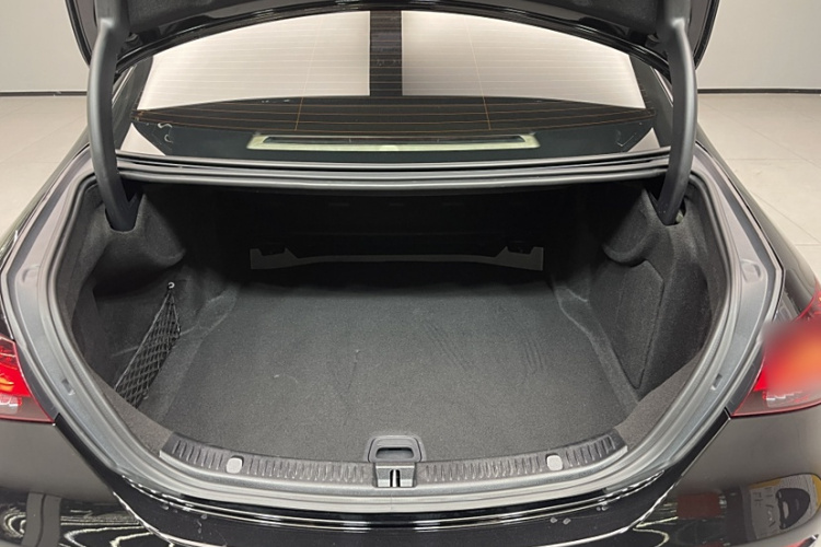 奔驰E级 2021款 E 300 L 尊贵型局部细节23