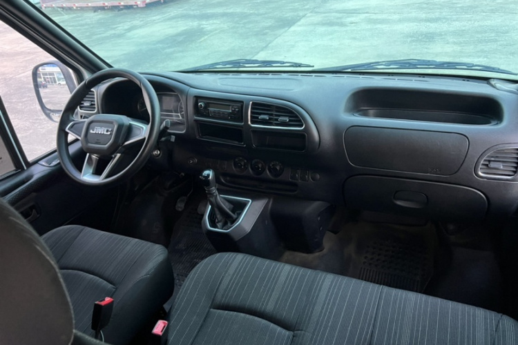 江铃 特顺 2019款 2.8T商运型短轴中顶6座国VI JX493中控内饰7003