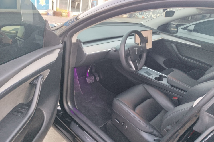 特斯拉 Model Y 2023款 后轮驱动版中控内饰20