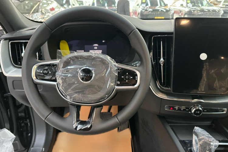 沃尔沃XC60 2026款 B5 四驱智逸豪华版中控内饰7002