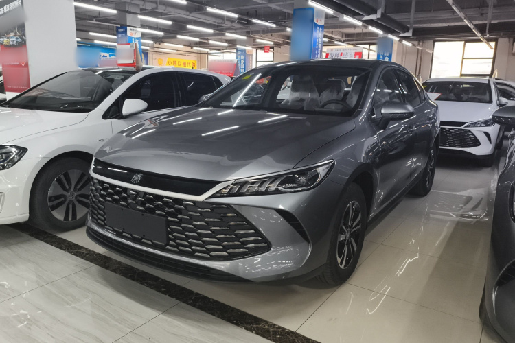 比亚迪 秦PLUS 2025款 DM-i 智驾版 128KM进取型车身外观1