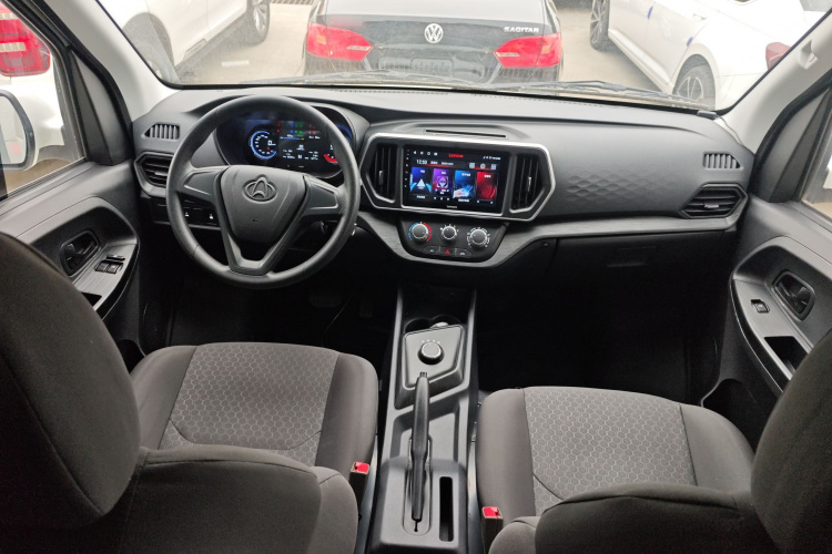 长安凯程 长安睿行EM60 2025款 客运版 舒适型 6座 240km 对开门 60kW中控内饰12