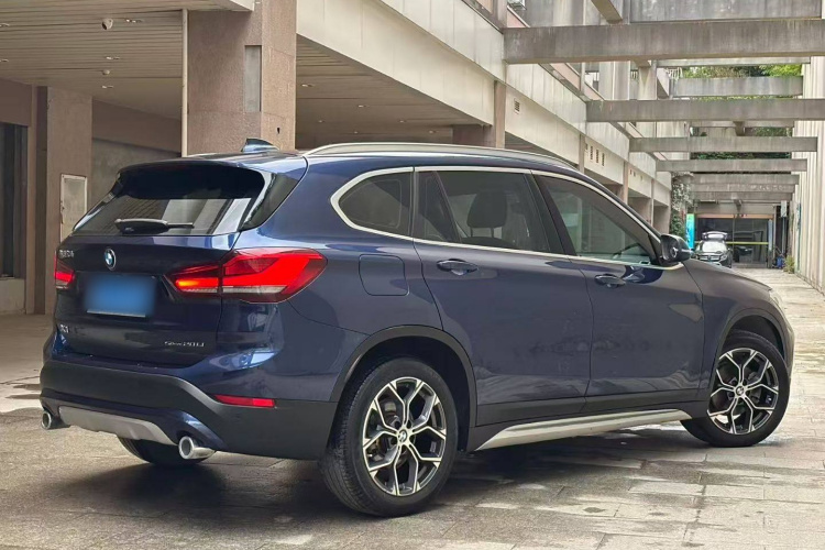 宝马X1 2020款 sDrive20Li 尊享型车身外观6006