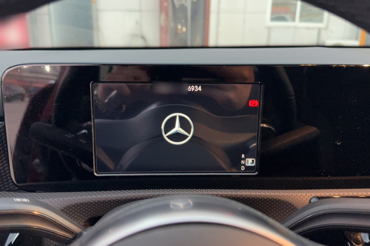 奔驰A级 2019款 A 180 L 运动轿车局部细节14