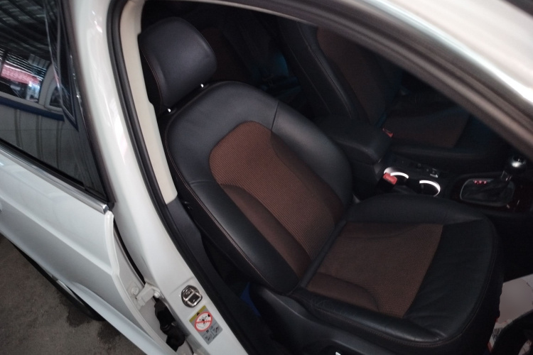 奥迪Q3 2018款 30周年年型 35 TFSI 时尚型局部细节41