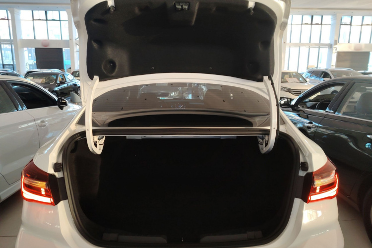 福特 福睿斯 2021款 1.5L 自动黄金版机舱底盘23