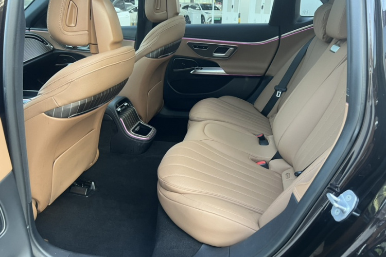 奔驰E级 2024款 E 300 L 时尚型中控内饰7004