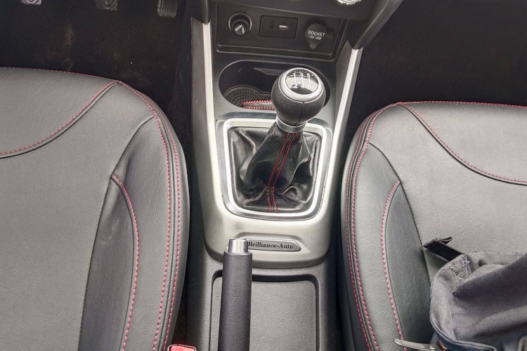 中华V3 2015款 1.5L 手动智能型中控内饰7004