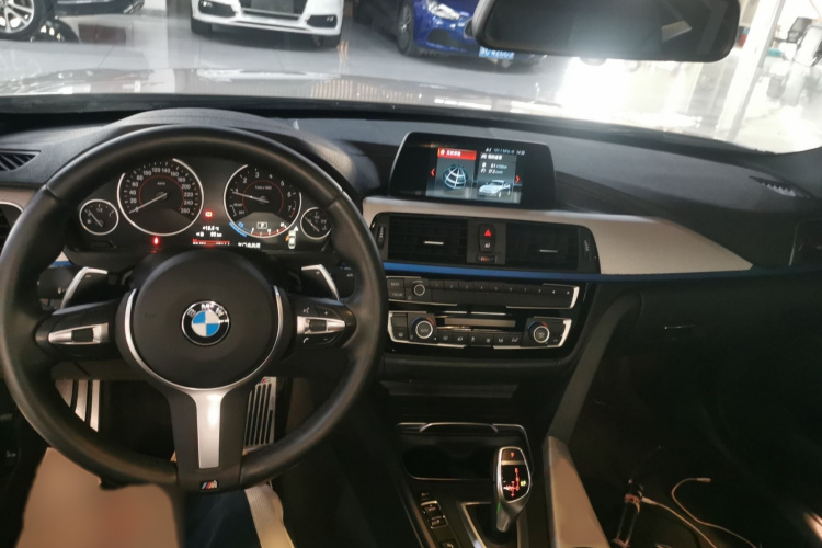 宝马3系 2019款 320i M运动套装中控内饰7002