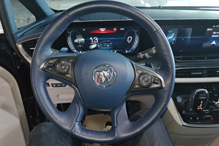 别克GL8 2022款 Avenir艾维亚 四座尊礼版中控内饰13