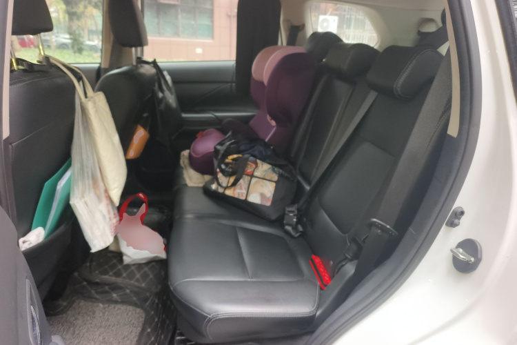 三菱 欧蓝德 2016款 2.4L 四驱豪华版 7座中控内饰21