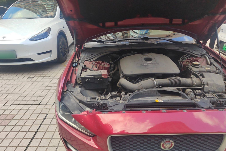 捷豹XE 2015款 2.0T 200PS R-Sport局部细节9006