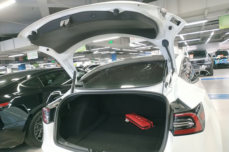 特斯拉 Model 3 2022款 后轮驱动版机舱底盘23